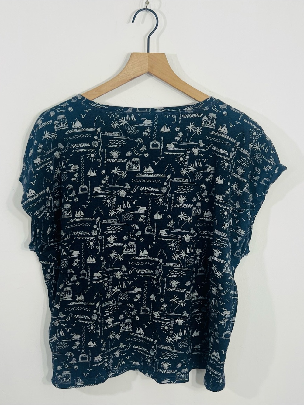 T By Talbots Navy Blue Beach Theme V Neck Short Sleeve Light Weight Tee Size XL - Picture 5 of 5